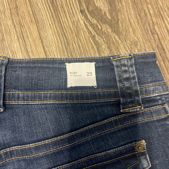 Hudson size 25 shorts. Used 2-3 times - Picture 2 of 4